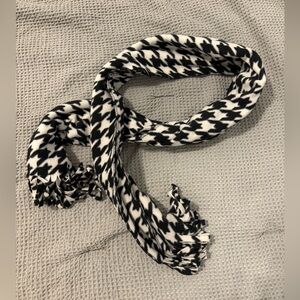 {MERONA} Houndstooth Fleece Scarf